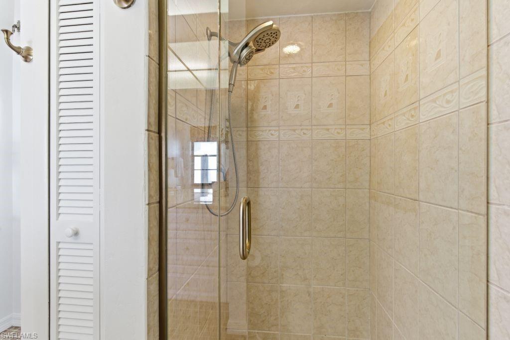 THREE OAKS - Residential