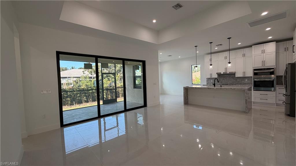 HALLENDALE - Residential