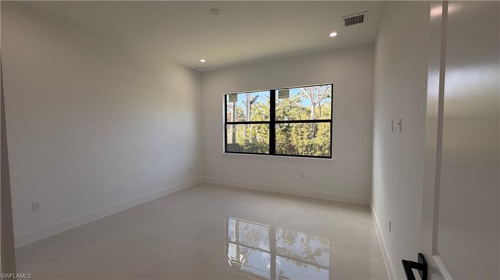 HALLENDALE - Residential