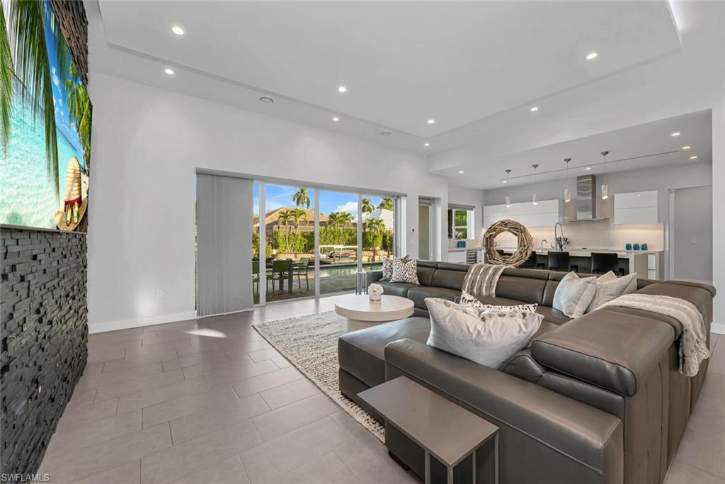 ROYAL HARBOR - Residential