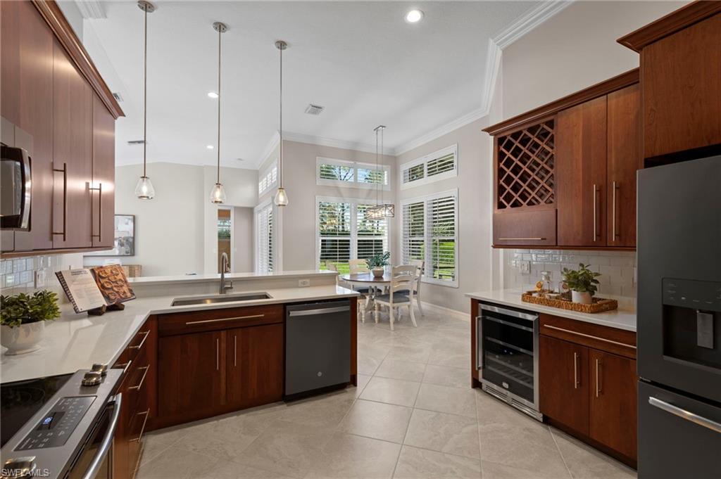 SATURNIA LAKES - Residential