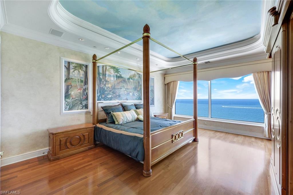 SEAPOINT AT NAPLES CAY - Residential