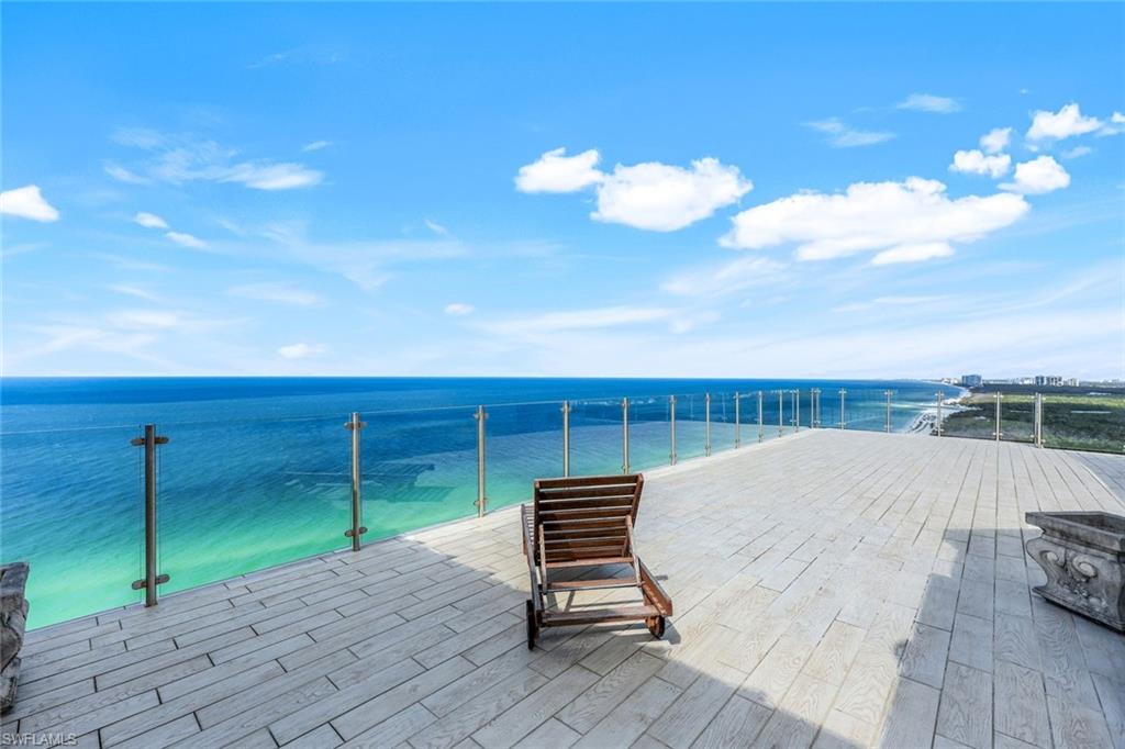 SEAPOINT AT NAPLES CAY - Residential