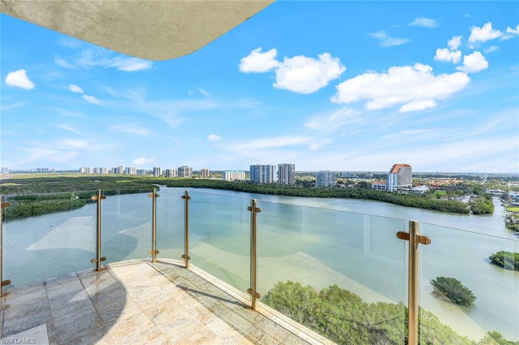 SEAPOINT AT NAPLES CAY - Residential