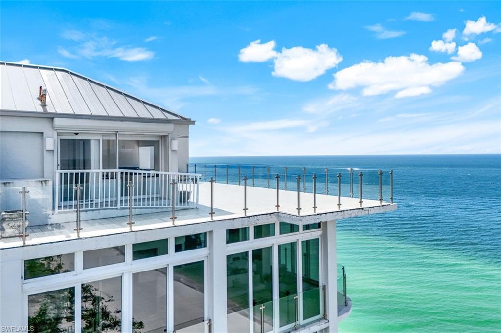 SEAPOINT AT NAPLES CAY - Residential