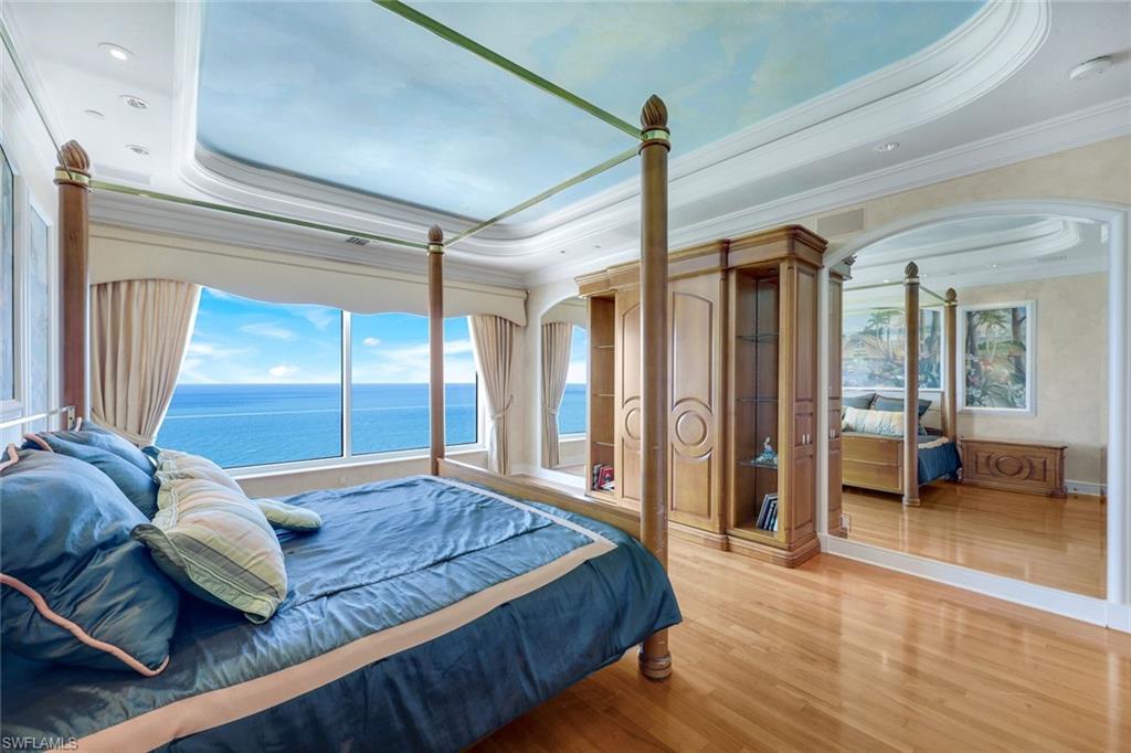 SEAPOINT AT NAPLES CAY - Residential