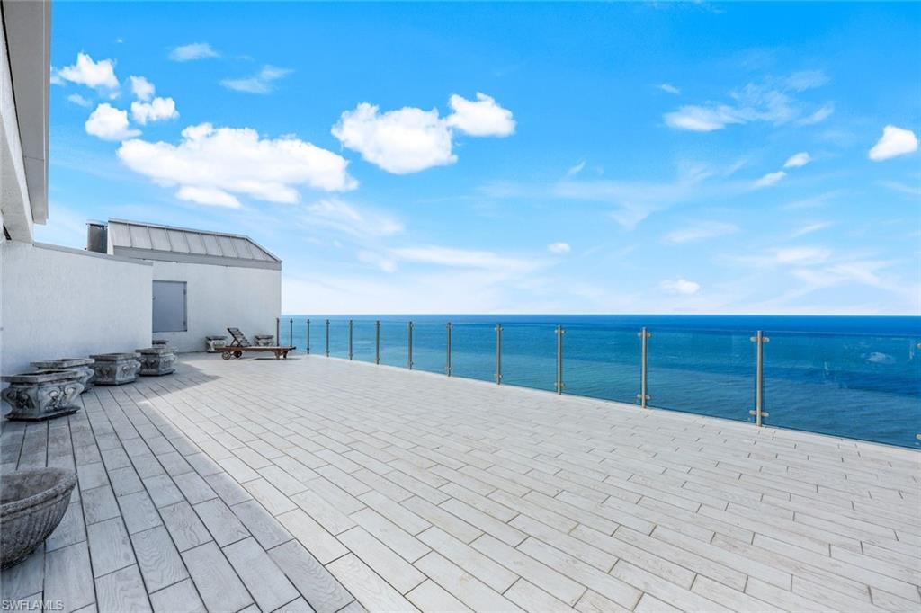 SEAPOINT AT NAPLES CAY - Residential