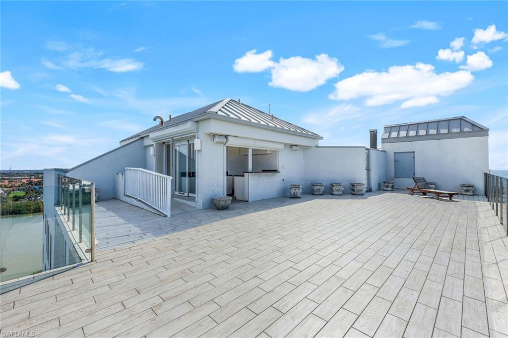 SEAPOINT AT NAPLES CAY - Residential