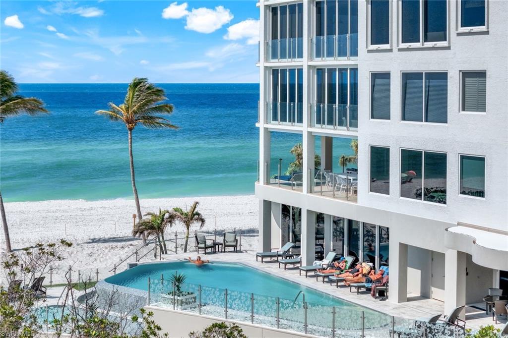 SEAPOINT AT NAPLES CAY - Residential