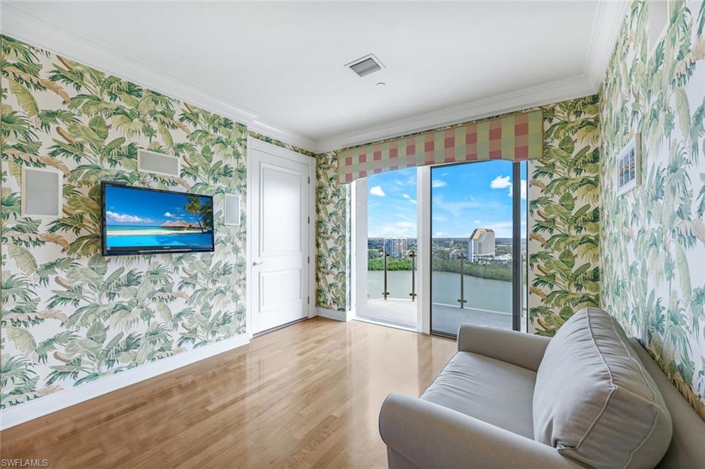 SEAPOINT AT NAPLES CAY - Residential