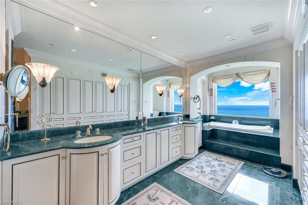 SEAPOINT AT NAPLES CAY - Residential