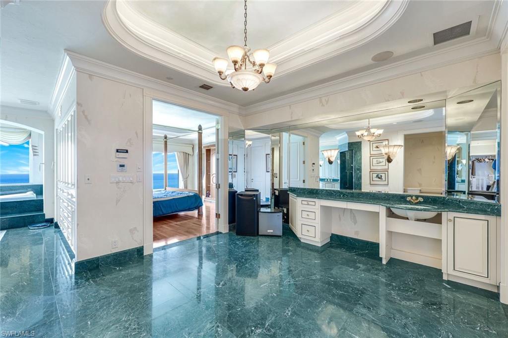 SEAPOINT AT NAPLES CAY - Residential