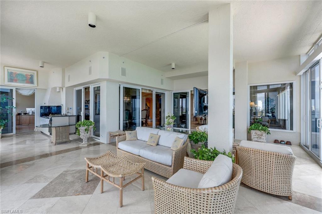 SEAPOINT AT NAPLES CAY - Residential