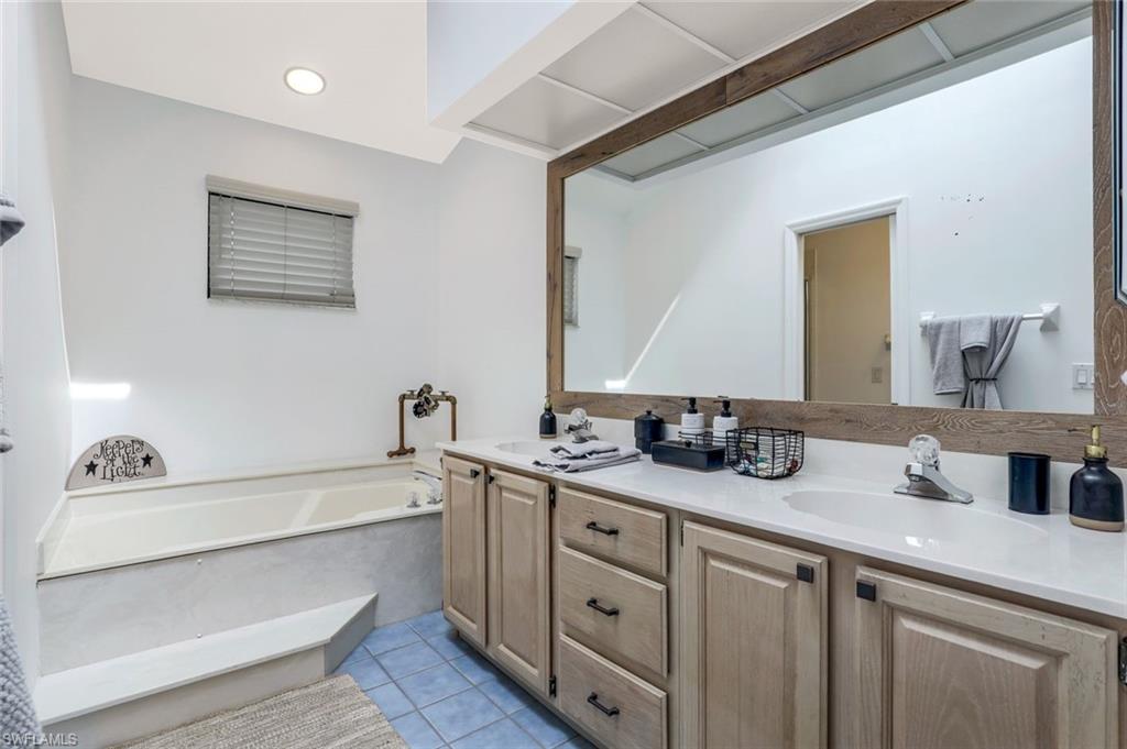 OAKWOOD VILLAS - Residential