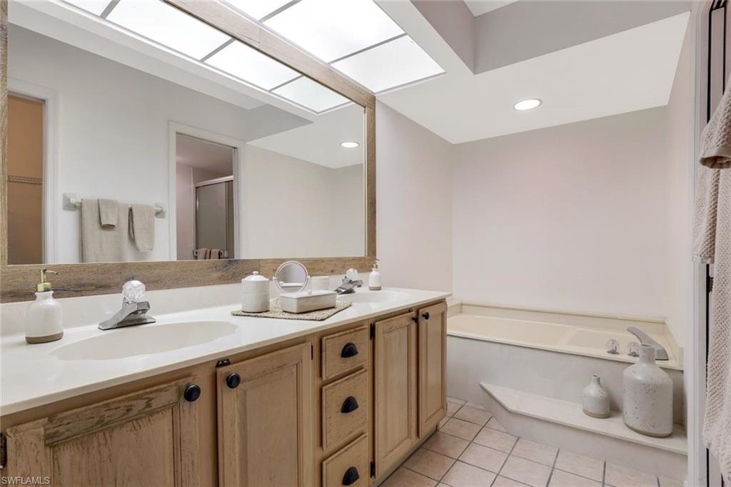 OAKWOOD VILLAS - Residential