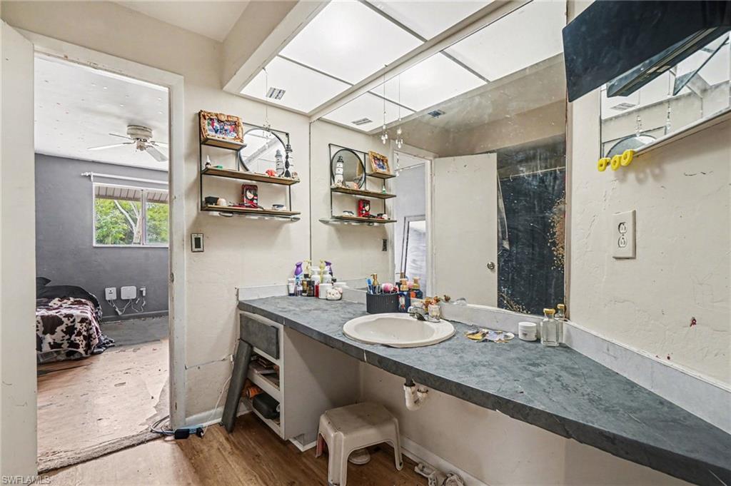 900 BUILDING - Residential