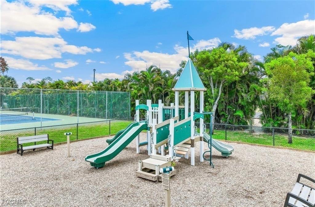 ISLAND PARK WOODLANDS - Residential