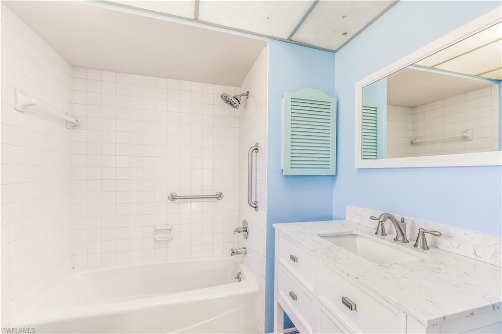 PARADISE SHORES - Residential