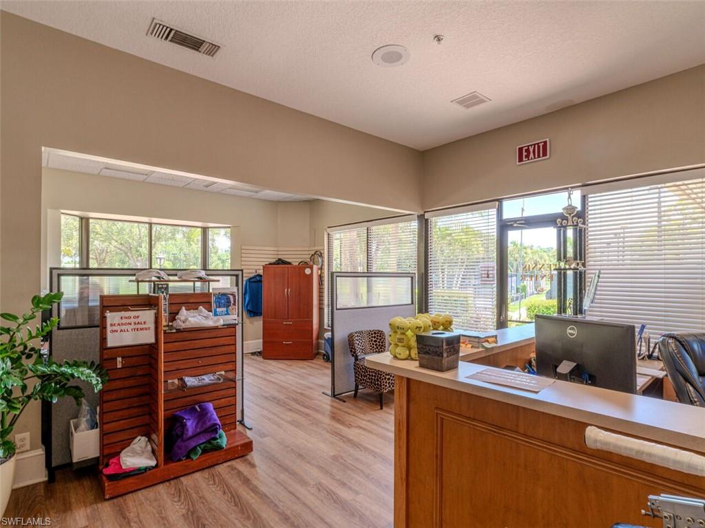 LONGSHORE LAKE - Residential