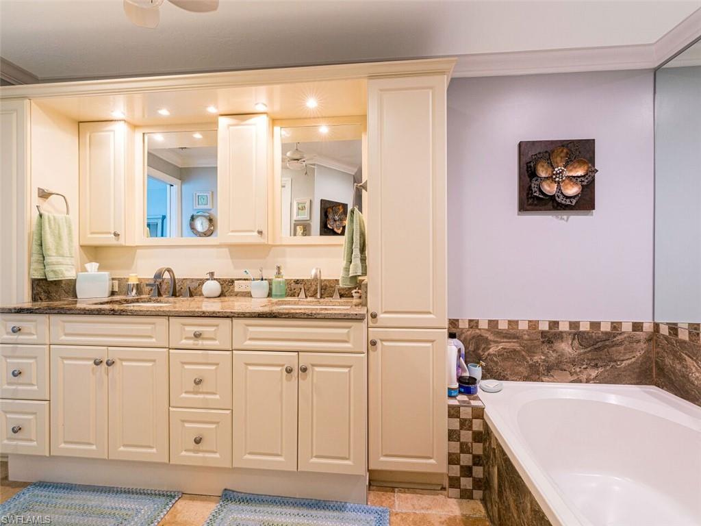 LONGSHORE LAKE - Residential