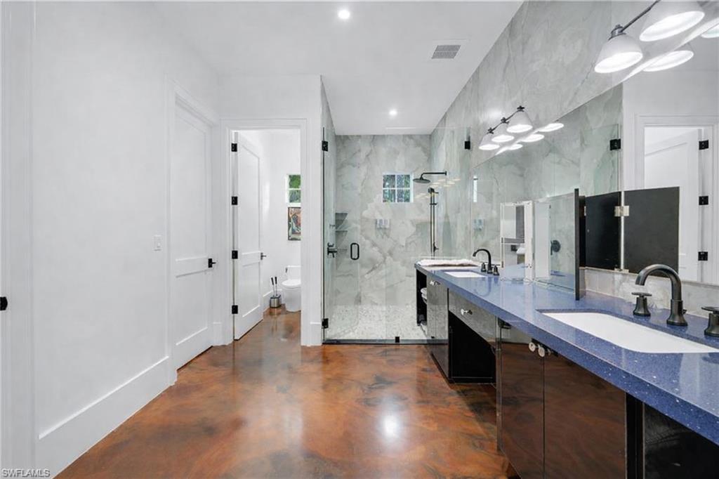 COACH HOUSE - Residential