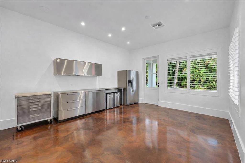 COACH HOUSE - Residential