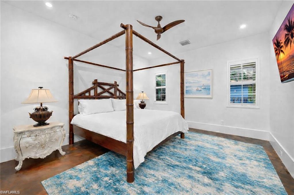 COACH HOUSE - Residential