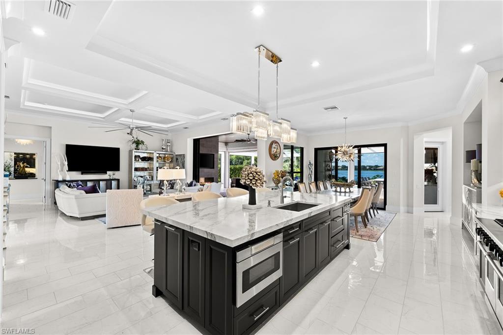 TWIN EAGLES - Residential