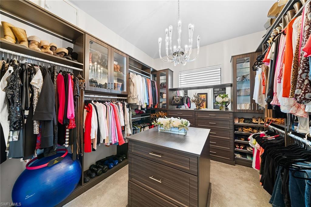 TWIN EAGLES - Residential