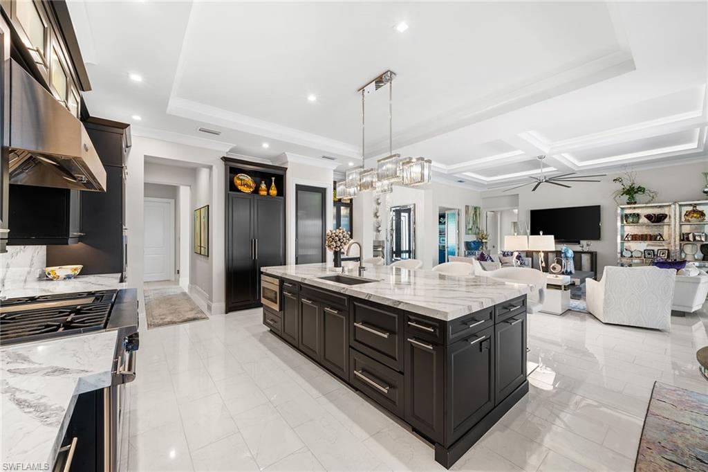 TWIN EAGLES - Residential