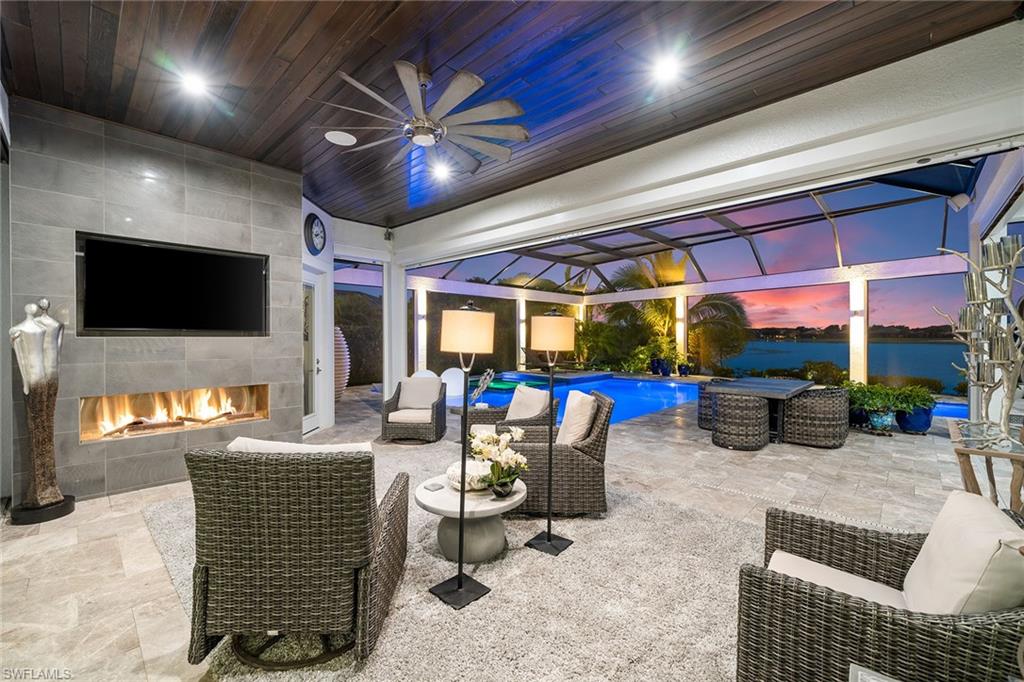 TWIN EAGLES - Residential