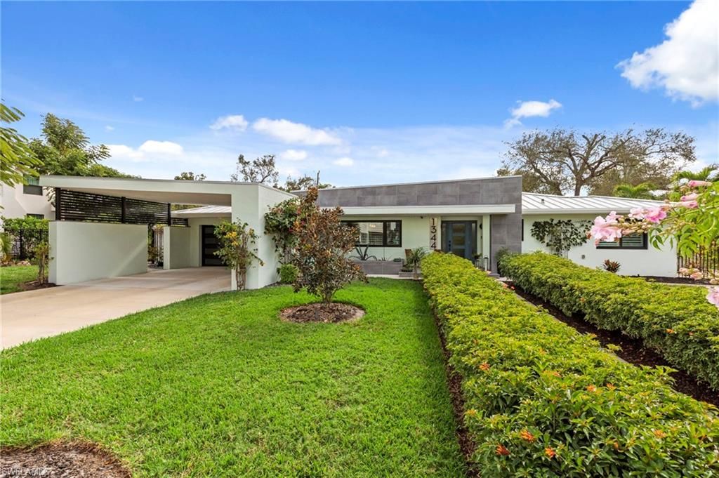 Photo of 1344 Coconut DR, FORT MYERS, FL 33901 (MLS # 225082325)