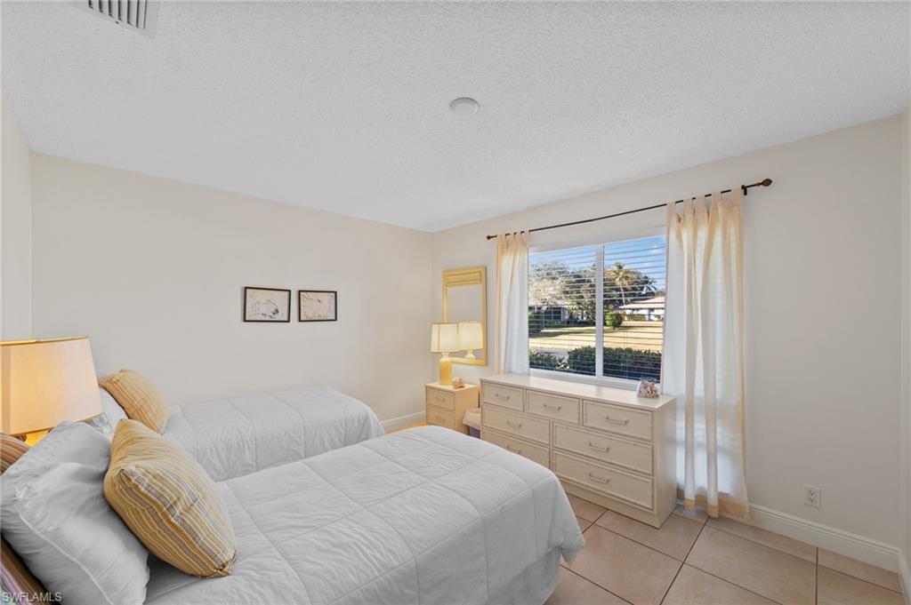 GLADES COUNTRY CLUB - Residential