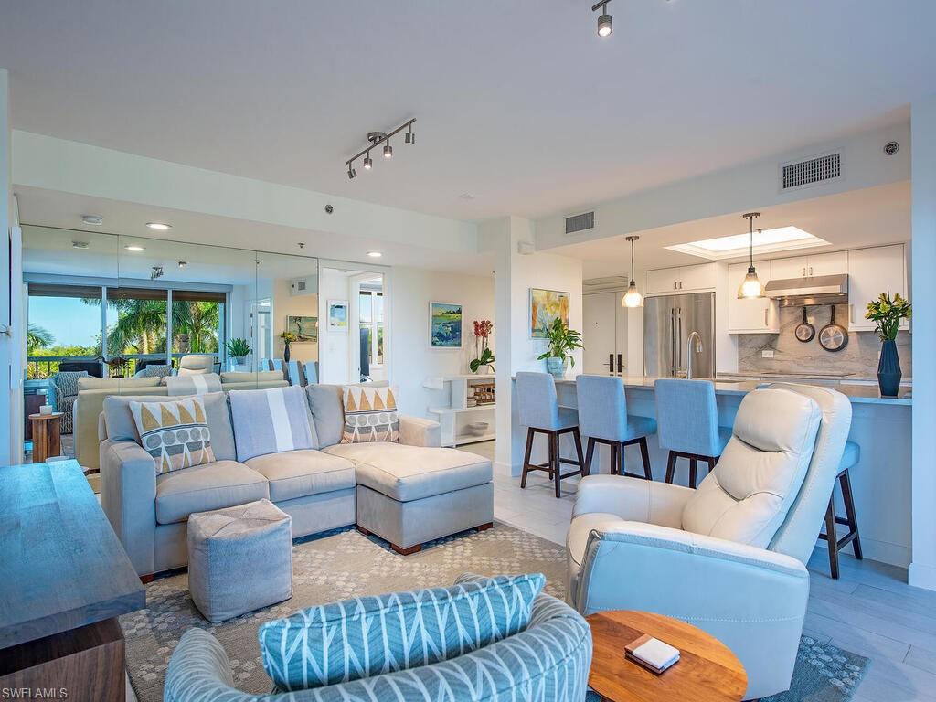 6585 Nicholas BLVD 303