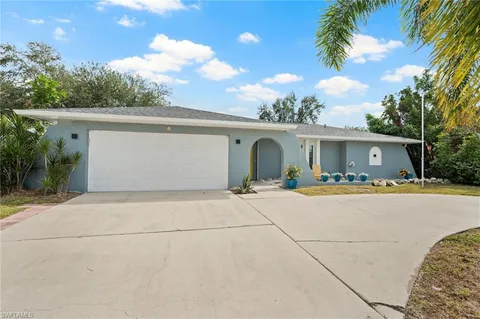 3331 SE 11th Ave, Cape Coral, FL 33904 - #: 225007652
