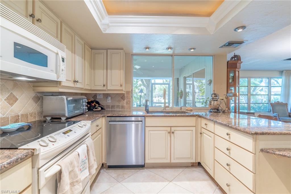 AQUALANE SHORES - Residential