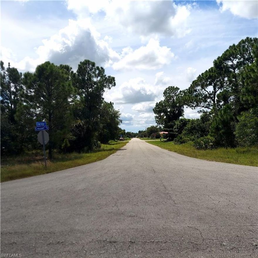 AMAZING DUPLEX LOT! This property is located in the very desirable area of Lehigh Acres. Near many parks, schools, restaurants and shopping! Easy access to I-75.