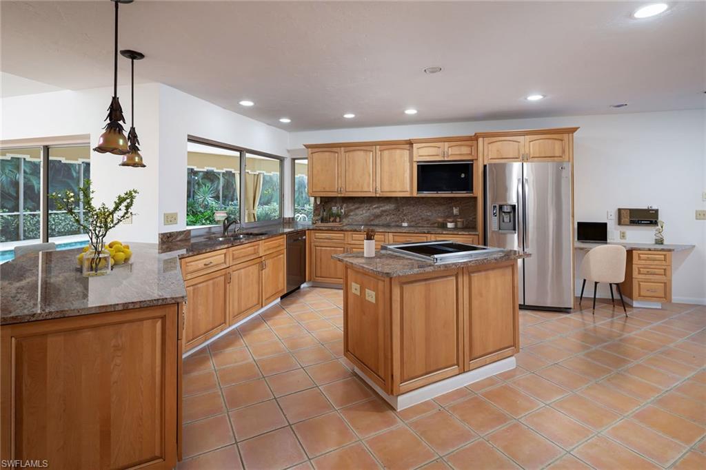 PARK SHORE - Residential