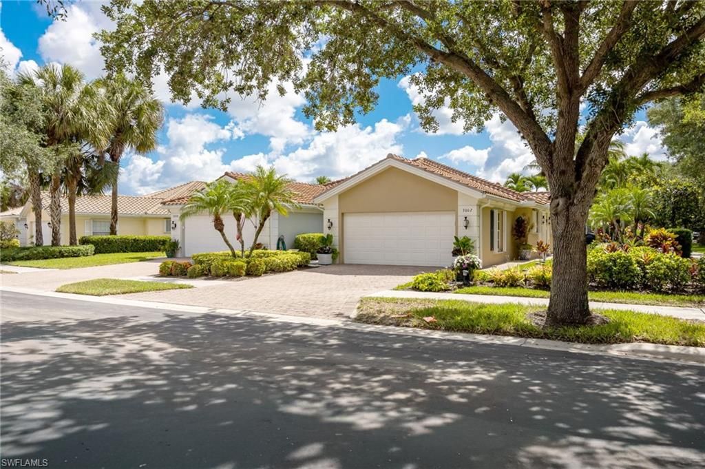 Photo of 3006 Futuna LN, NAPLES, FL 34119 (MLS # 226019686)