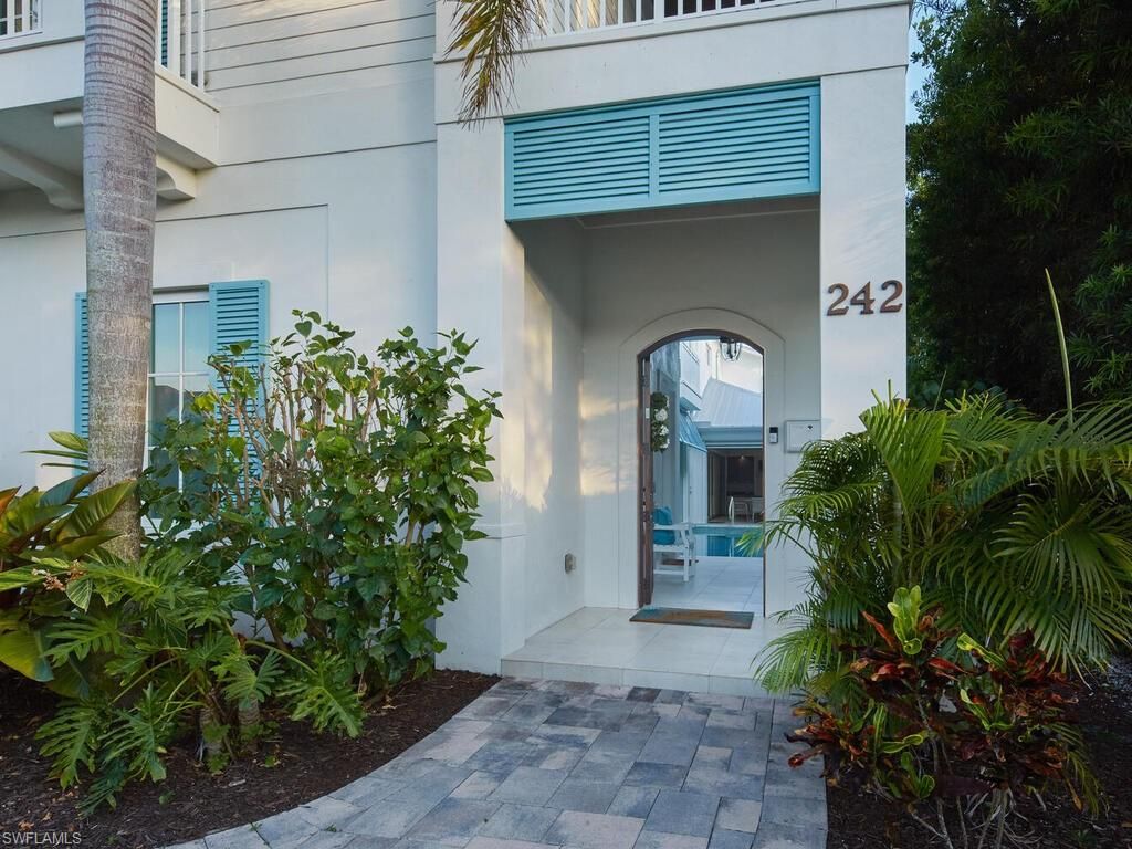 Photo of 242 2nd AVE S, NAPLES, FL 34102 (MLS # 225049221)