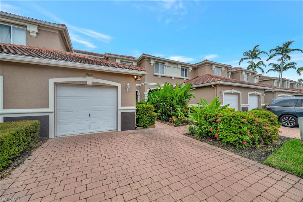 9808 Roundstone CIR
