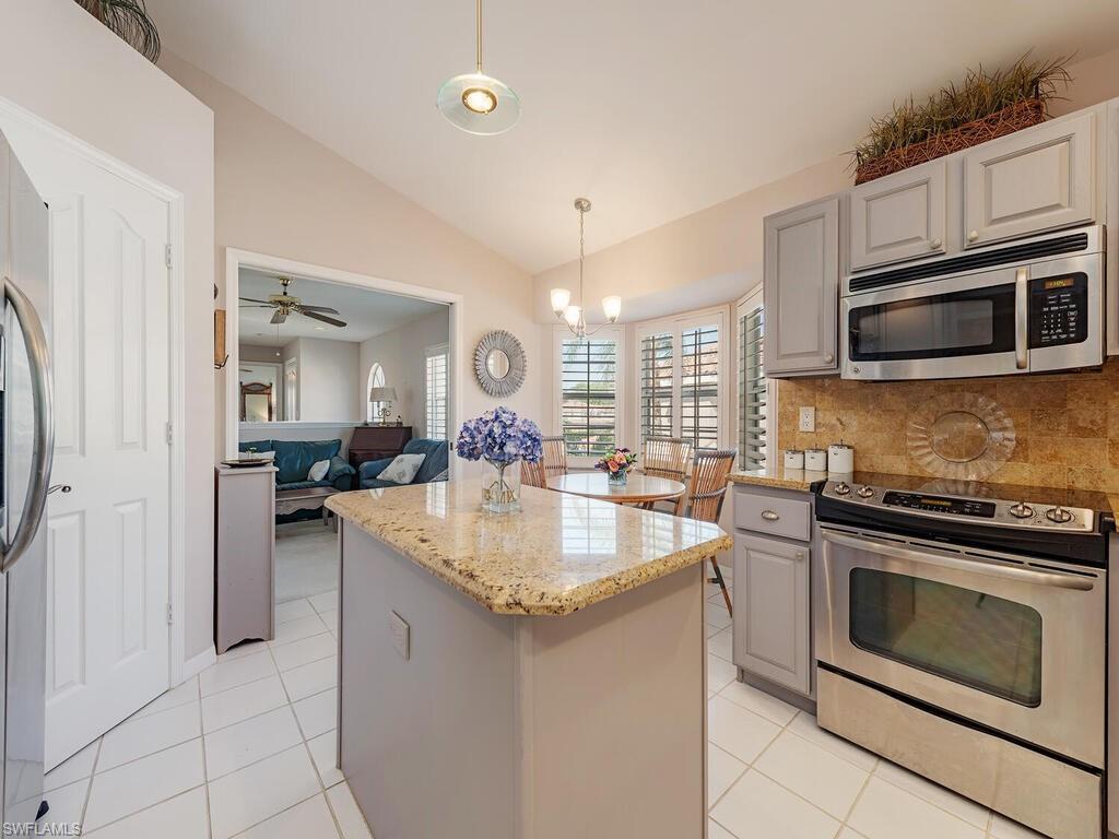 SPINNAKER POINTE - Residential