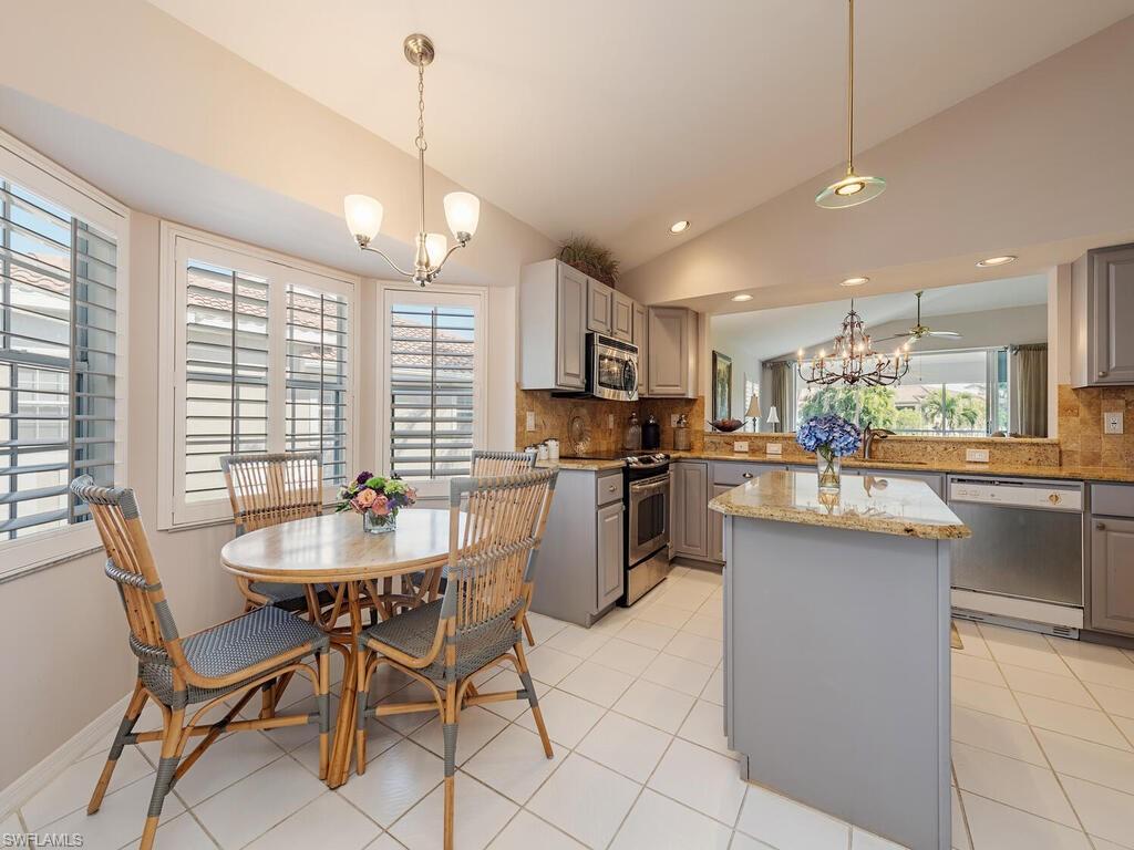 SPINNAKER POINTE - Residential