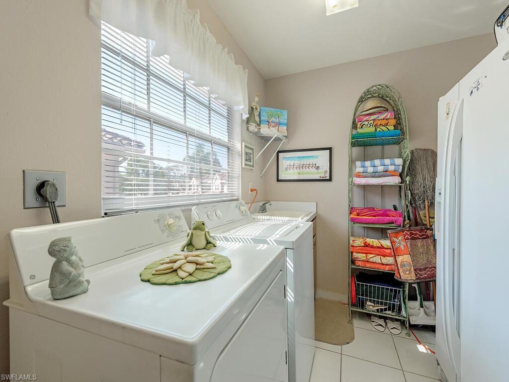 SPINNAKER POINTE - Residential