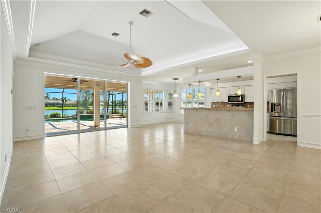 LONGSHORE LAKE - Residential