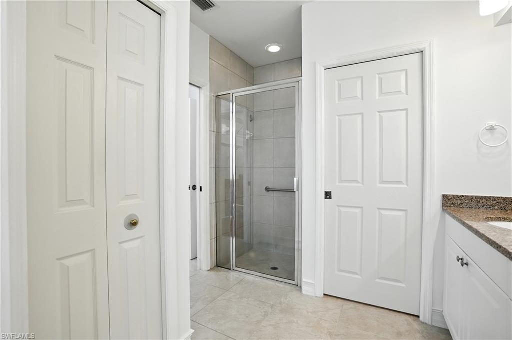 LONGSHORE LAKE - Residential