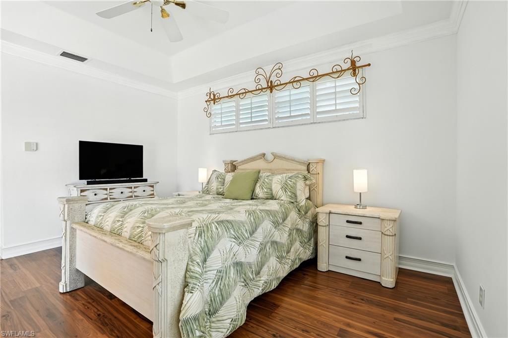 LONGSHORE LAKE - Residential