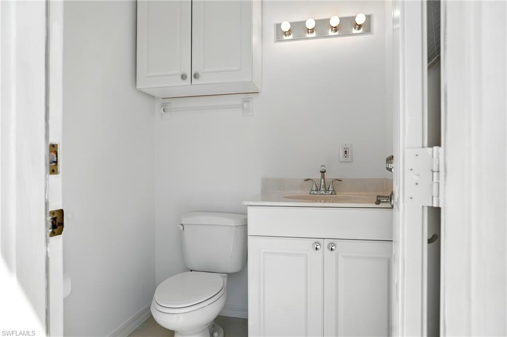 LONGSHORE LAKE - Residential