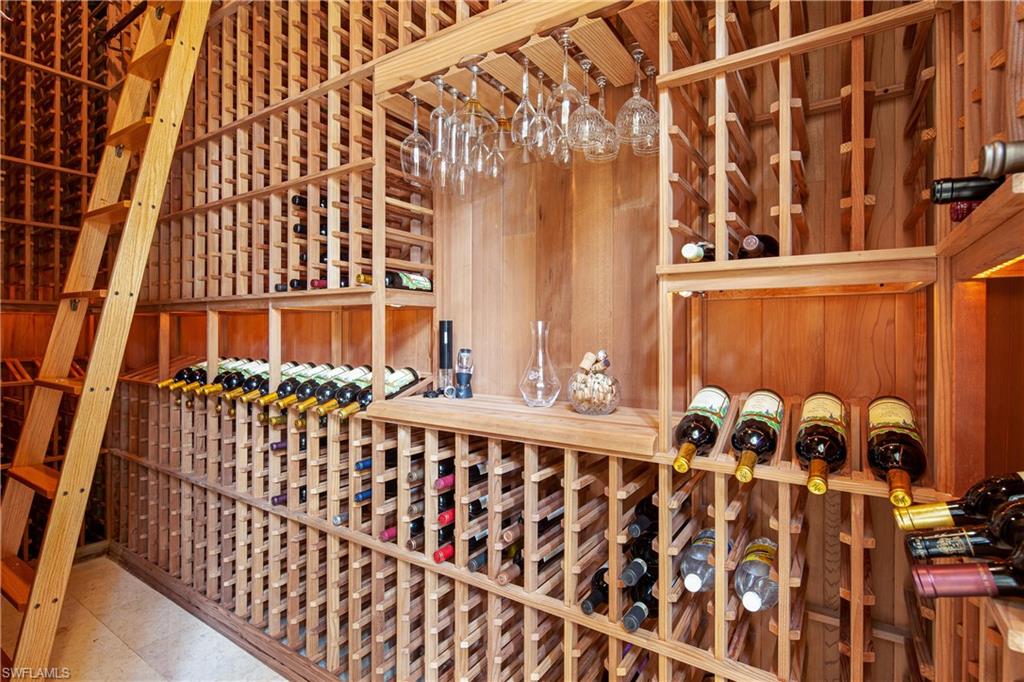 ESCADA AT TIBURON - Residential