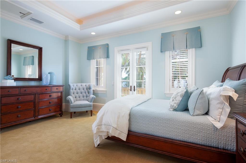 ESCADA AT TIBURON - Residential